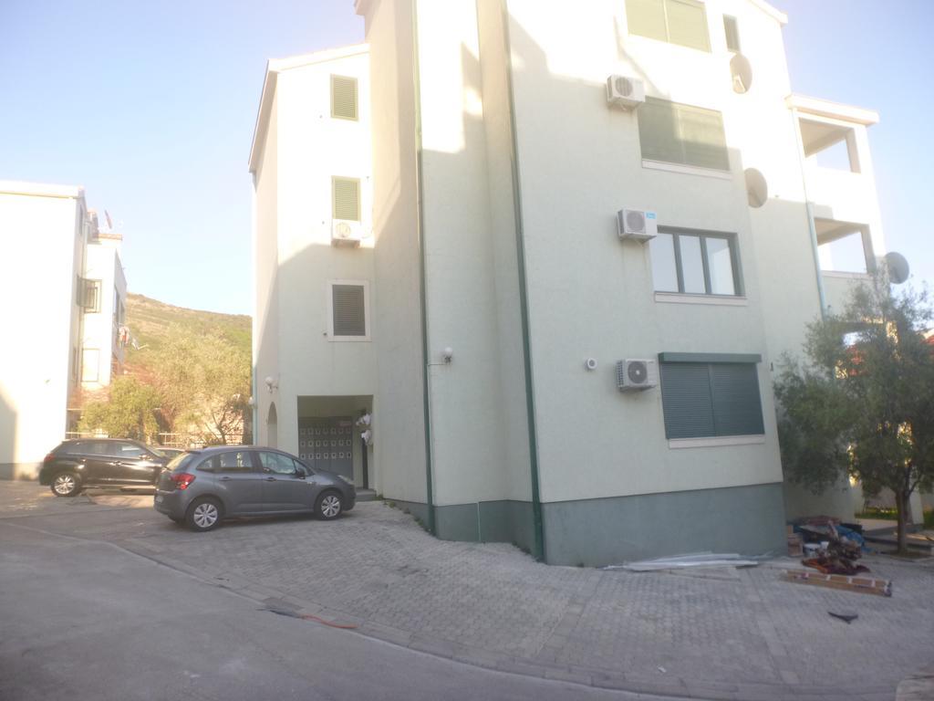 Apartman Ozi Petrovac Ngoại thất bức ảnh